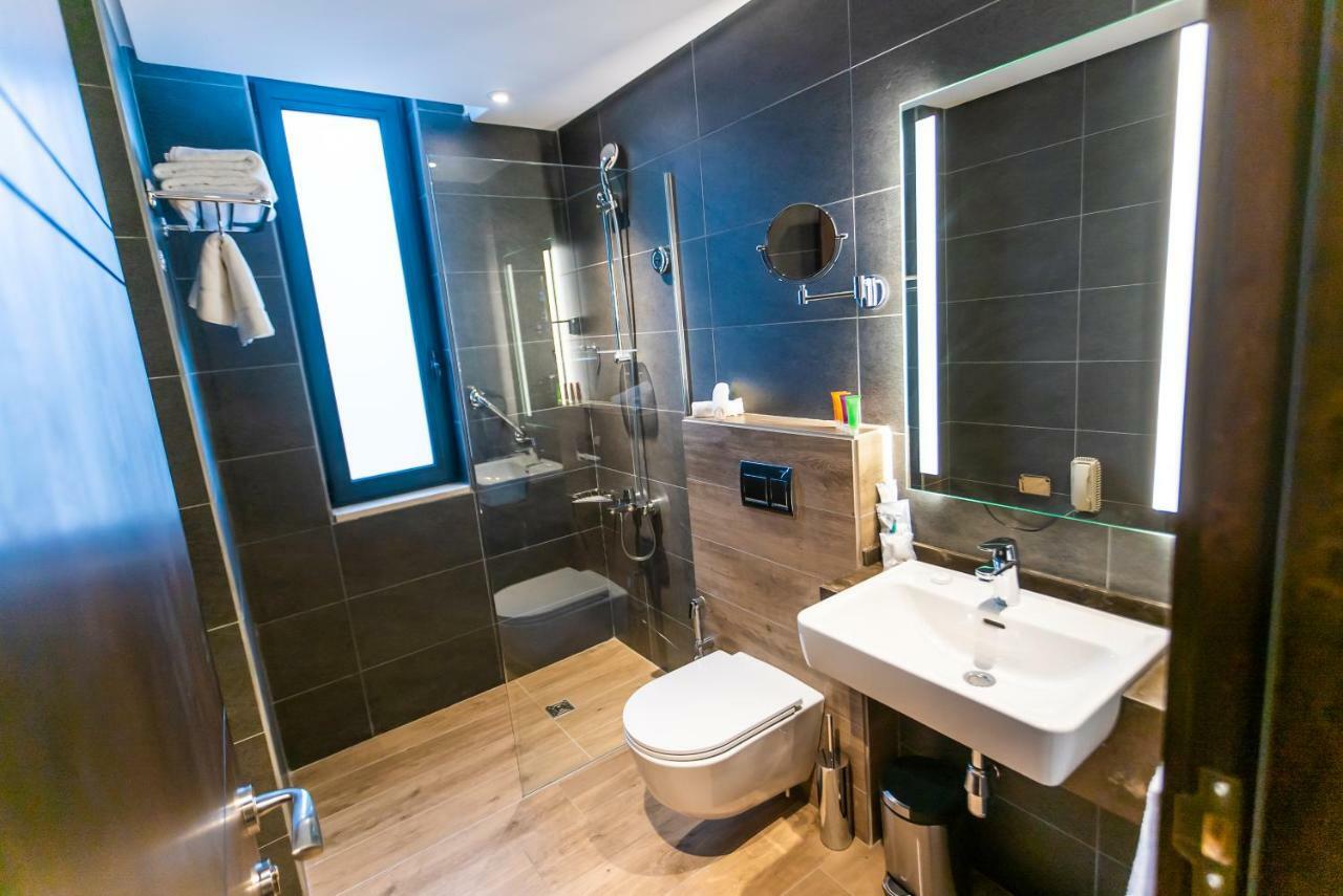 The Compass Hotel Ammán Kültér fotó