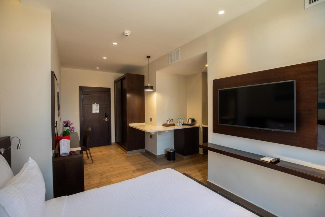 The Compass Hotel Ammán Kültér fotó